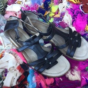 G.H. Bass & Co. synthetic black leather sandal